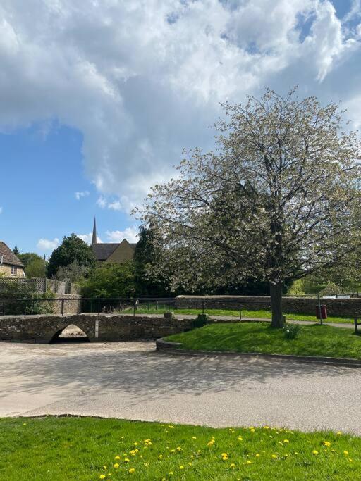 Stylish One Bedroom Cotswold Coach House 泰特伯里 外观 照片